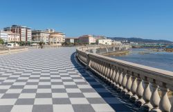 Pasqua in Toscana, il panorama della Terrazza Mascagni a Livorno - © Evgenii Iaroshevskii / Shutterstock.com