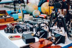 Passeggiando Sotto le Stelle, il mercatino Vintage di Azzano Decimo in Friuli - © Alessio Catelli / Shutterstock.com