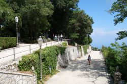 Passeggiata belvedere sulle alture del borgo siciliano di Erice, provincia di Trapani.
