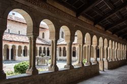 Passeggiata dentro al Chiostro del monastero cistercense di Follina nel Veneto