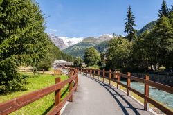 Passeggiata in estate a Champoluc in Valle d'Aosta