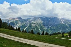 Passeggiata in estate sulle piste della Val Mastellina a Daolasa in Trentino