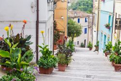 Passeggiata nel borgo antico di Numana nelle Marche, sud del Conero - © nikolpetr / Shutterstock.com