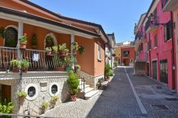 Passeggiata nel centro di Nusco in Irpinia, regiona montuosa della Campania - © Giambattista Lazazzera / Shutterstock.com