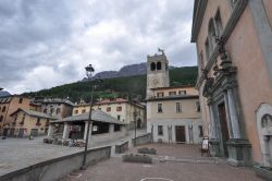 Passeggiata nel centro storico di Bormio in autunno ...