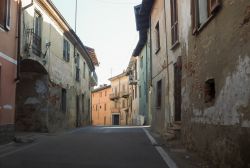 Passeggiata nel centro storico di Montà d'Alba in Piemonte