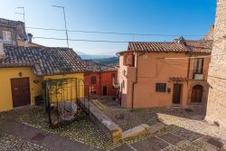 Passeggiata nel centro storico di Poggio Mirteto in provincia di Rieti, Lazio - © ValerioMei / Shutterstock.com