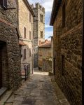 Passeggiata nel centro storico di San Quirico di Valleriana in provincia di Pistoia