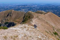 Passeggiata su di una cresta sui Monti Sibillini, Montemonaco (Marche).