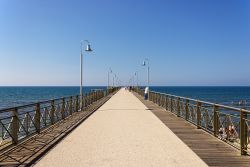 Passeggiata sul mare a Marina di Pietrasanta, provincia di Lucca, Toscana.
