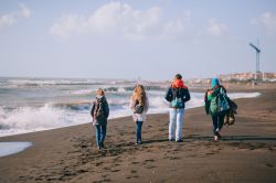 Passeggiata sulla spiaggia di Ladispoli nel Lazio