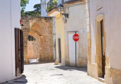 Passeggiata tra le stradine del cuore di Sternatia in Salento (Puglia).