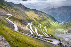 Passo dello Stelvio: i tornanti della montagna ...