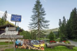 Il Passo di Morgins nelle Alpi, Svizzera. Siamo al confine tra Francia e Svizzera - © ELEPHOTOS / Shutterstock.com