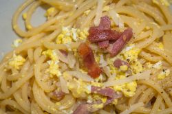 Pasta e spaghetti alla Carbonara alla Fiera Nazionale delle Sagre a Civita Castellana nel Lazio