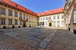 Patio e cortile del nuovo Palazzo Municipale di Brno, Repubblica Ceca. Si trova in Piazza dei Domenicani ed è in stile barocco. Sede del Municipio, ospita inoltre eventi culturali, mostre ...
