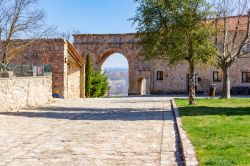 Pavimentazione in pietra nel centro storico di Medinaceli, provincia di Soria, Spagna - © JordiCarrio / Shutterstock.com