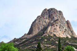 Pena de Bernal, il grande monolite di roccia nei pressi di Bernal, stato del Queretaro (Messico).

