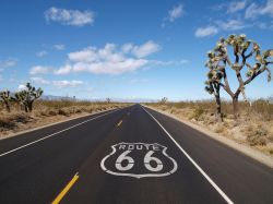 Percorrendo la Route 66 lungo il Mojave desert nei pressi di Victorville