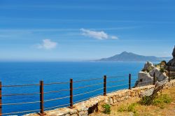 Percorso di trekking sulla costa ovest della Sardegna, zona di Nebida