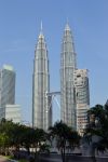 Petronas Twin Towers: Sono una delle principali attrazioni di Kuala Lumpur. I loro 452 metri le rende attualmente le torri gemelle più alte al mondo. Ben visibili praticamente da ogni ...