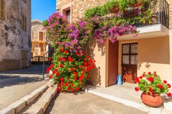 Piana in Corsica è uno dei villaggi più belli della Francia - © Pawel Kazmierczak / Shutterstock.com
