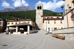 Piazza centrale di Bormio in estate: siamo dentro ...