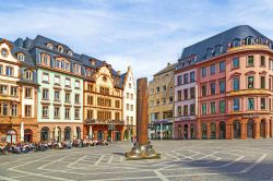 La splendida Piazza del Mercato a Magonza (Mainz) ...