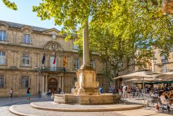 Piazza del Municipio ad Aix-en-Provence, Francia - La piazza che ospita l'Hotel de Ville di Aix en Provence è uno dei luoghi più suggestivi da visitare durante un tour a piedi ...