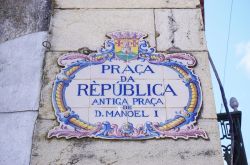 Piazza della Repubblica (prima piazza di Manuele I) a Tomar, Portogallo - © EQRoy / Shutterstock.com
