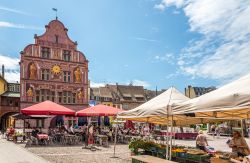 Piazza di Mulhouse, la bella città dell' Alsazia, nell'est della Francia - © milosk50 / Shutterstock.com 