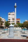 Piazza di San Rafael a Fuengirola con colonna monumentale, provincia di Malaga, Spagna - © Arena Photo UK / Shutterstock.com 