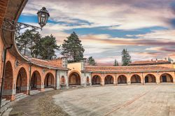 Piazza Garibaldi, ex "mercato dei viveri" a Predappio, in Emilia-Romagna - © ermess / Shutterstock.com