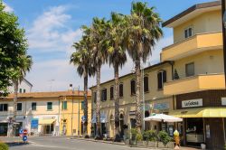 Piazza Garibaldi nel centro di Vada in Toscana - © Nick_Nick / Shutterstock.com