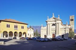 Piazza Giovanni Paolo I nel centro di Vittorio Veneto, sorta dall'unione di Ceneda con Serravalle, provincia di Treviso - © Alessandro Zappalorto / Shutterstock.com