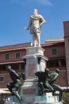 Piazza Micheli a Livorno, Toscana: il monumento in marmo e bronzo ai Quattro Mori.
