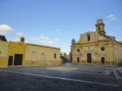 La centrale Piazza San Nicola nel centro storico di Squinzano, comune del Salento (Puglia) - © Lupiae - CC BY-SA 3.0, Collegamento