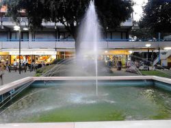 Piazza dell'Unità a Pinarella di Cervia, Riviera Romagnola - © Brianza2008, CC BY-SA 3.0, Wikipedia