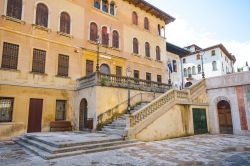 Una piazzetta di Asolo, comune di circa 10.000 abitanti in provincia di Treviso.