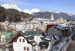 Pieve di Cadore e la cornice delle Dolomiti del Veneto - © Fulcanelli / Shutterstock.com