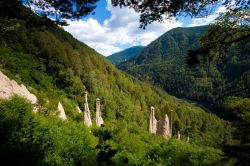 Piramidi di terra di Segonzano Trentino, vicino all'Altopiano di Pinè in Valle di Cembra - © www.visitpinecembra.it