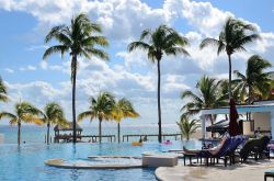Piscina all'Hotel Azul Fives a Playa del Carmen sulla Riviera Maya, Messico - © Nadezda Stoyanova / Shutterstock.com