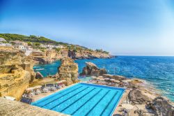 Piscina tra le rocce sul mare di Santa Cesarea Terme in Puglia