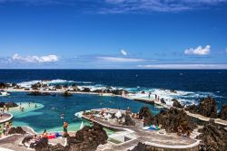 Le piscine naturali di Porto Moniz sulla costa di Madeira (Portogallo) - Porto Moniz, piccola località, nonostante le sue dimensioni contenute rispetto ad altre città delle zone ...