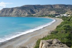 Pissouri con la sua baia racchiusa da alture selvagge, isola di Cipro. 
