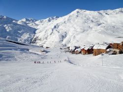 Piste da sci a Les Menuires, ski resort Les 3 Vallées (Francia).



