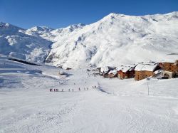 Piste da sci a Les Menuires, ski resort Les 3 Vallées (Francia).



