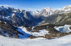 Chiesa, località in Valmalenco, Lombardia. Situato in provincia di Sondrio, questo grazioso borgo di montagna si trova alla confluenza del Lanterna nel Mallero. E' un centro turistico ...