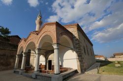 Una pittoresca veduta della moschea Maden a Amasya, Turchia.
