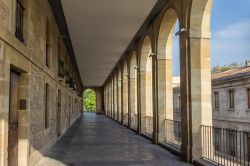 Una pittoresca veduta del passaggio di Arquillos nel centro storico di Vitoria Gasteiz, Spagna - © Marc Venema / Shutterstock.com